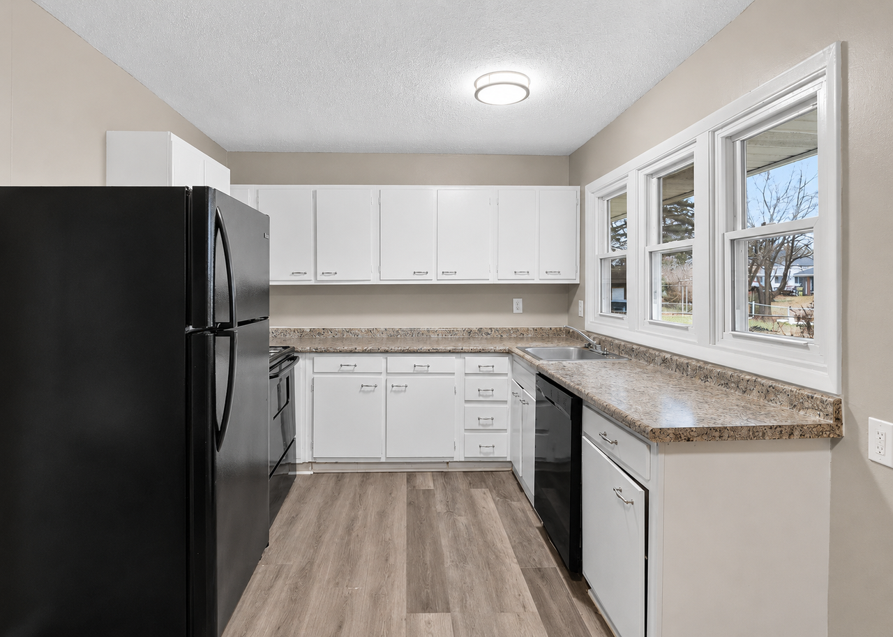 3938 Biscayne Rd - Photo 5 of 11