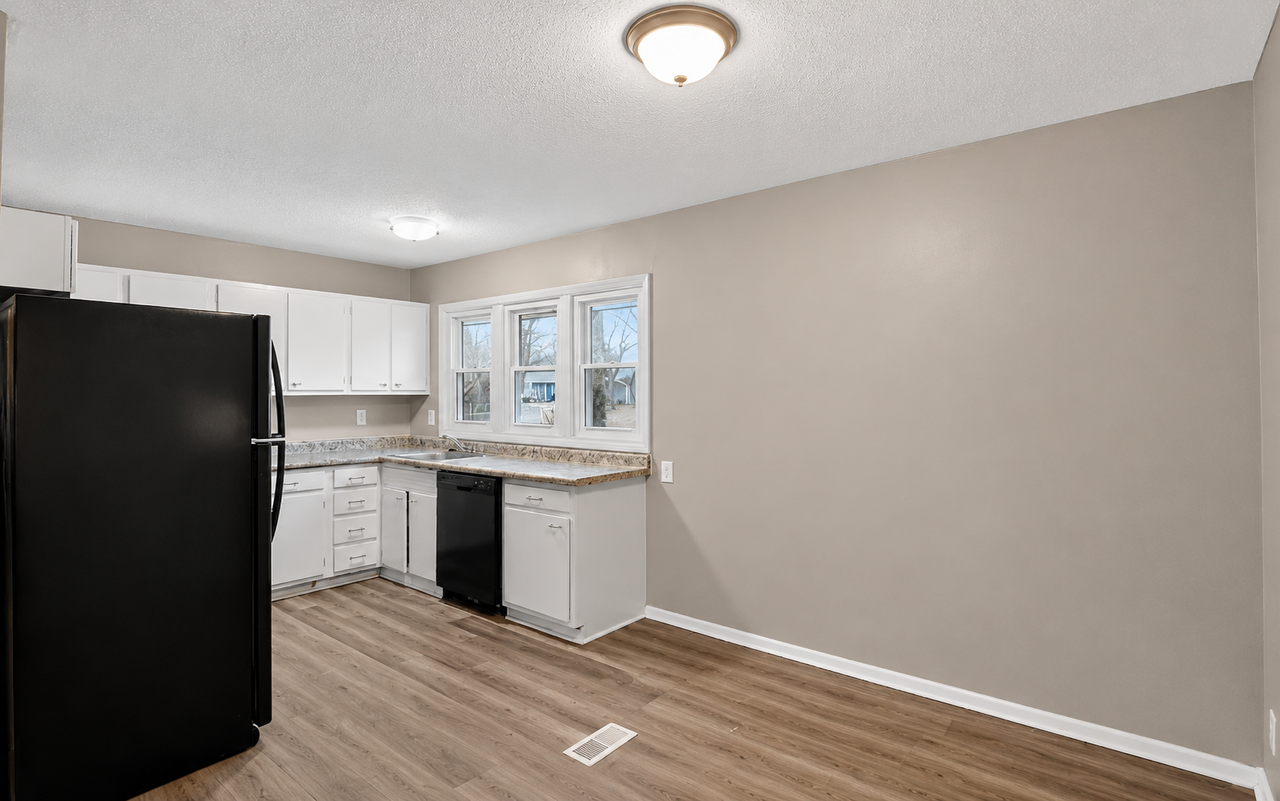 3938 Biscayne Rd - Photo 6 of 11