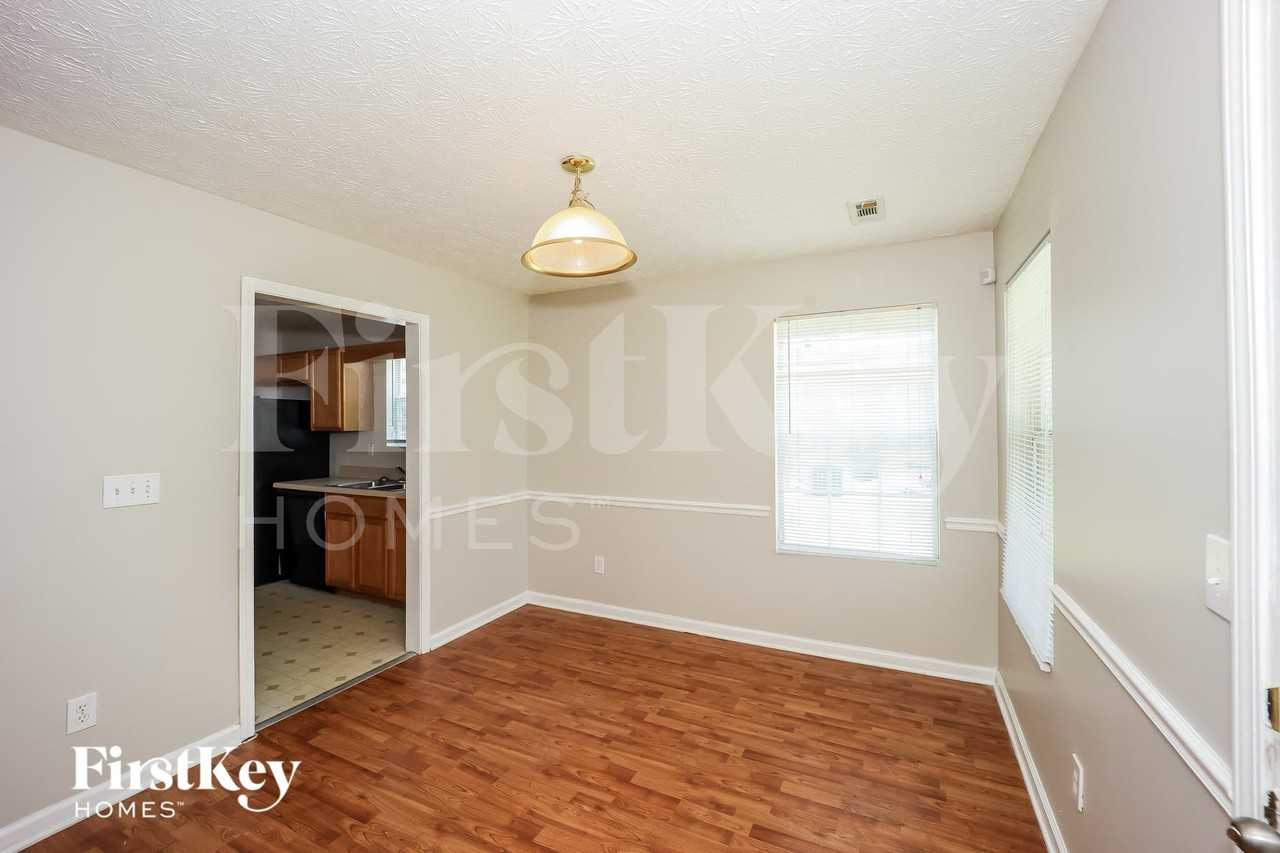 9421 Mulligan Ct - Photo 5 of 15