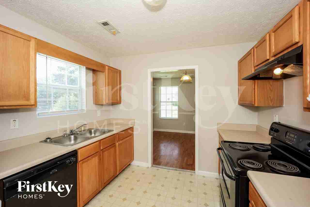 9421 Mulligan Ct - Photo 6 of 15