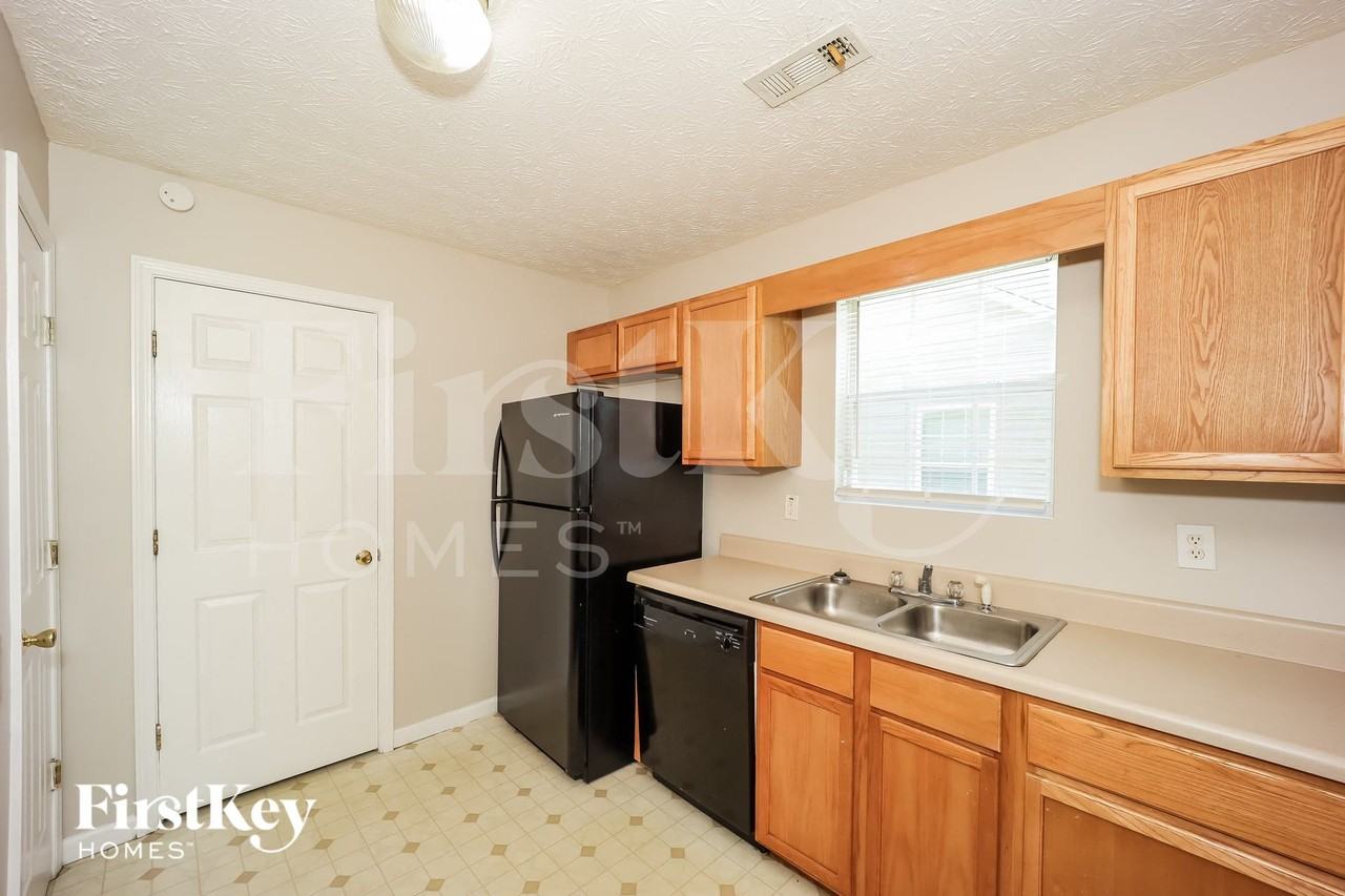 9421 Mulligan Ct - Photo 7 of 15