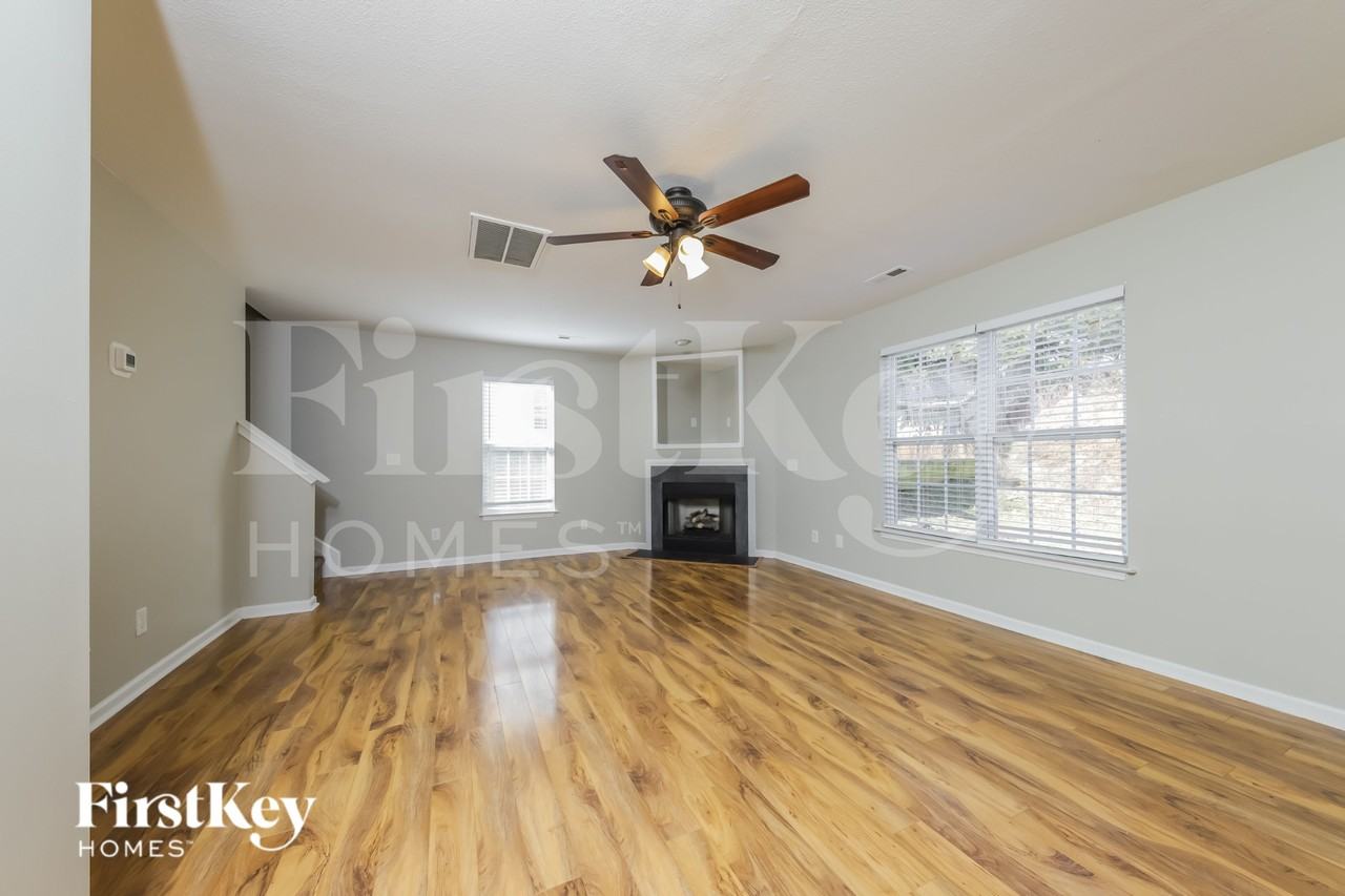 828 Peachtree Meadows Cir - Photo 2 of 15