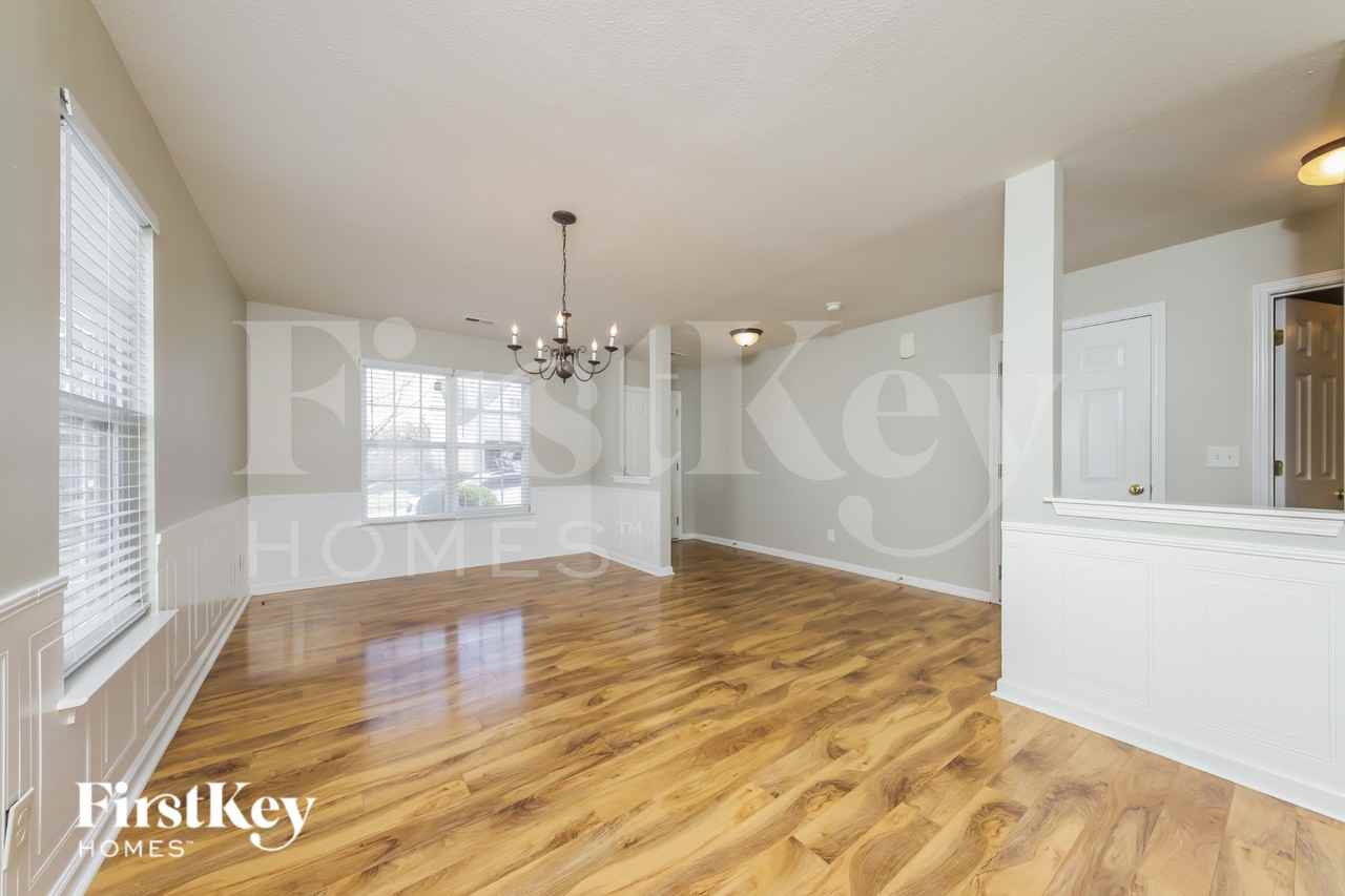828 Peachtree Meadows Cir - Photo 4 of 15