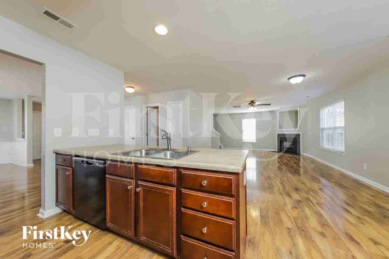828 Peachtree Meadows Cir - Photo 6 of 15