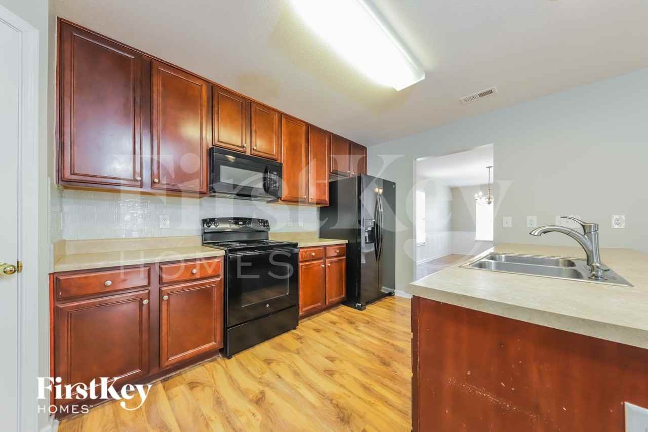 828 Peachtree Meadows Cir - Photo 7 of 15