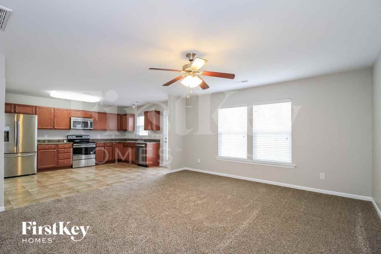 5784 Misty Hill Cir - Photo 3 of 15