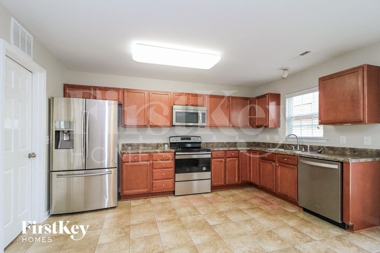 5784 Misty Hill Cir - Photo 4 of 15