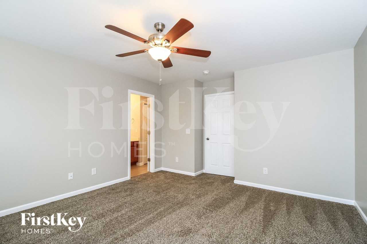 5784 Misty Hill Cir - Photo 5 of 15
