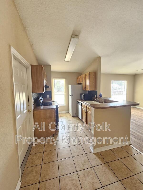 1254 34th St Nw - Photo 3 of 15