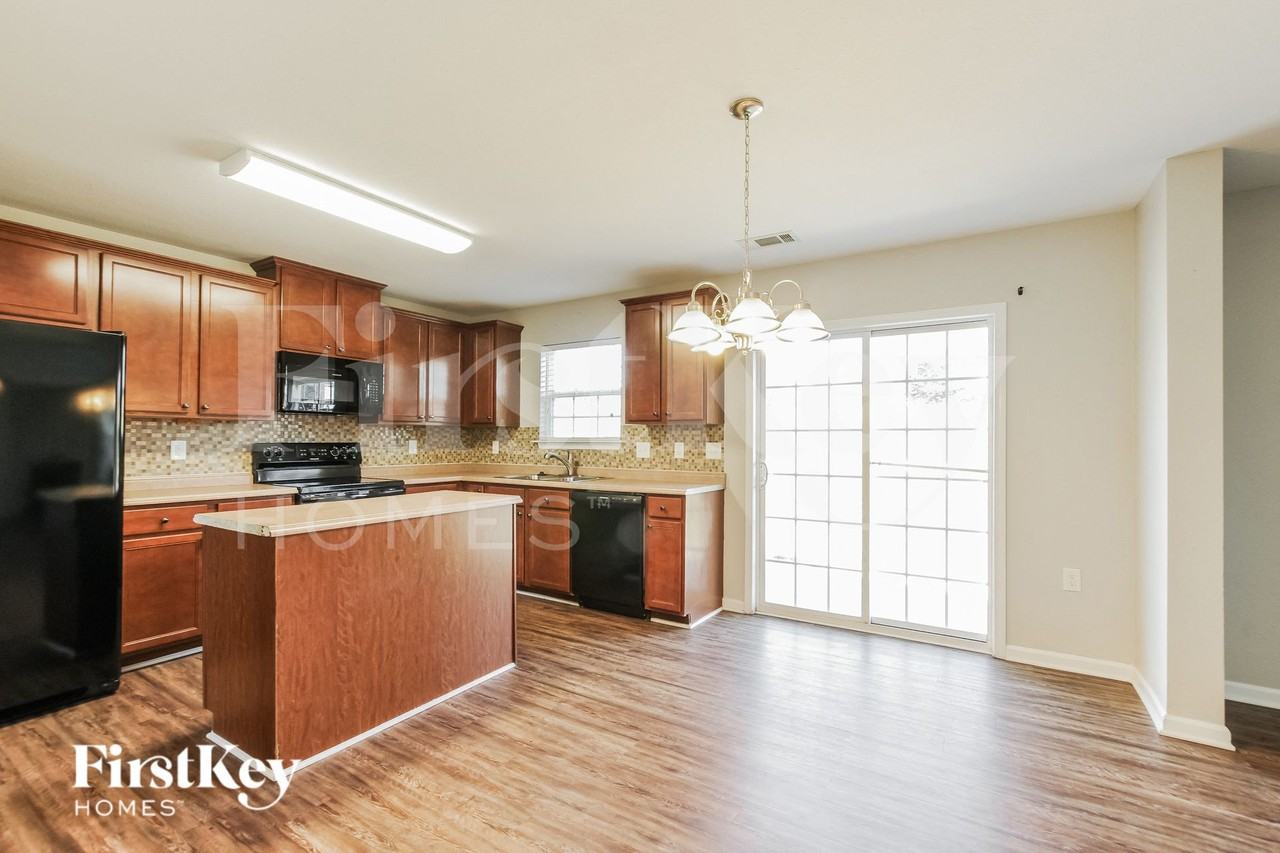 2936 Village Center Dr - Photo 3 of 14