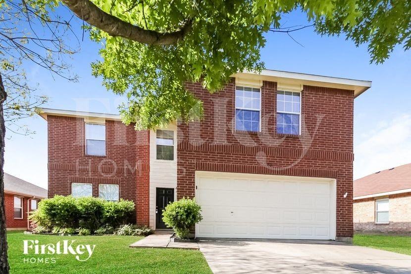 2809 Spencer Cir - Photo 2 of 15