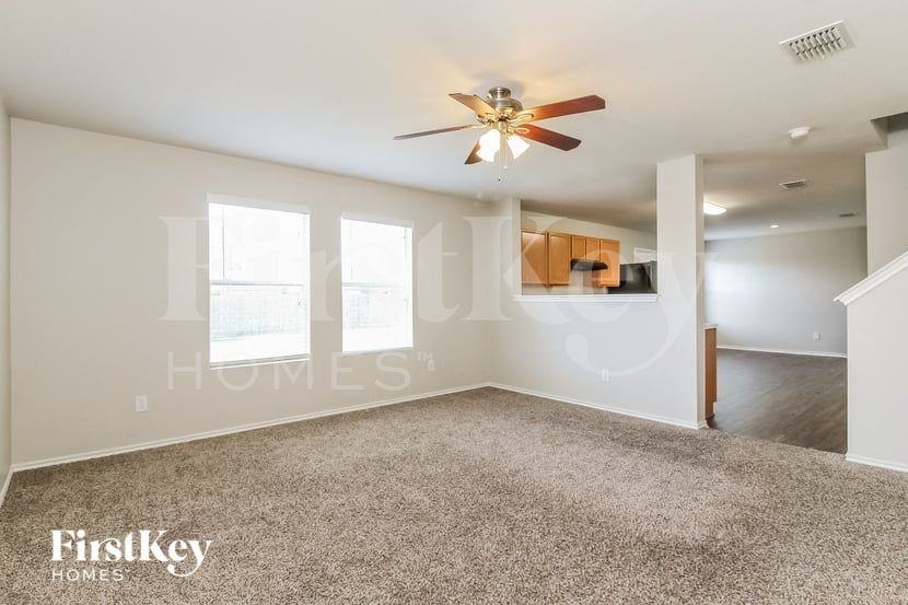 2809 Spencer Cir - Photo 3 of 15
