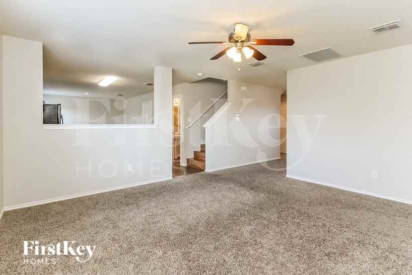 2809 Spencer Cir - Photo 4 of 15