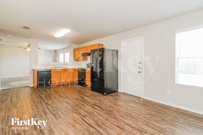 2809 Spencer Cir - Photo 5 of 15