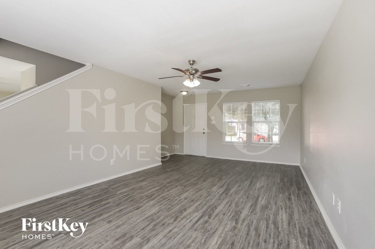 20123 Braley Ct - Photo 3 of 15