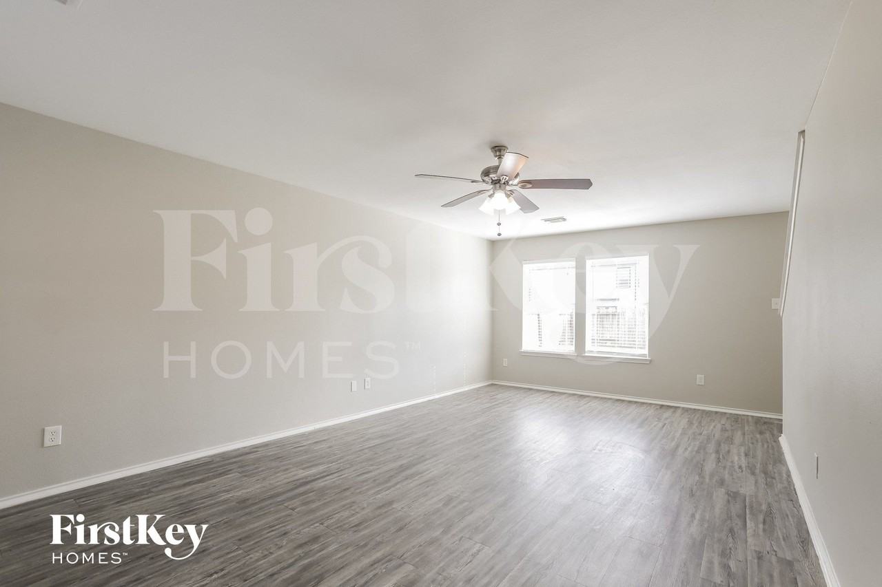20123 Braley Ct - Photo 4 of 15