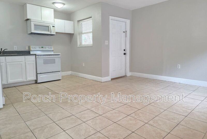 1 Ellis Dr #B