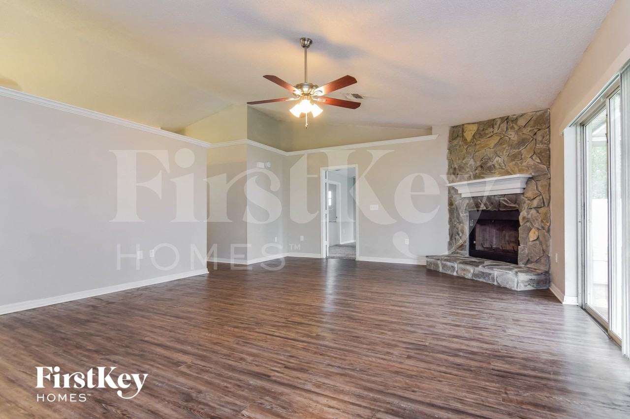 1719 Sandalwood Cir Sw - Photo 3 of 15