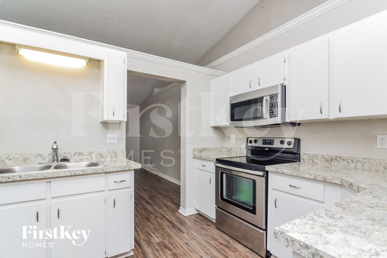 1719 Sandalwood Cir Sw - Photo 7 of 15