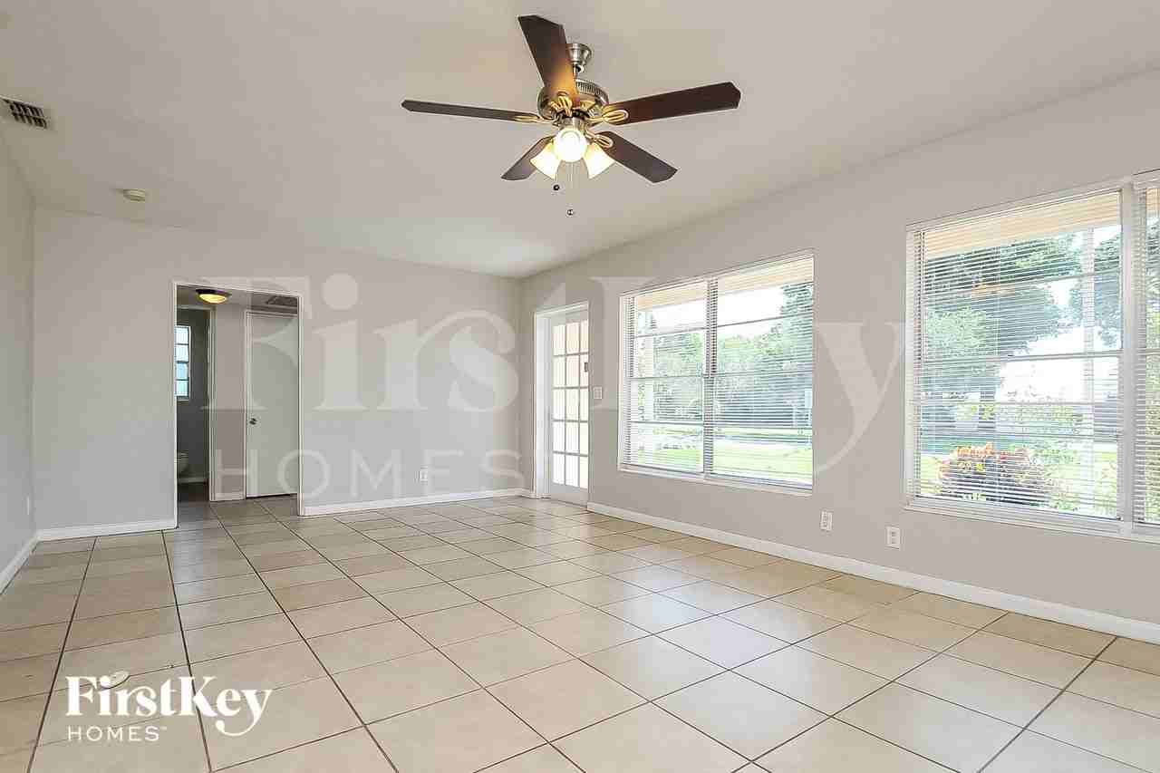 1715 N Lake Shipp Dr Sw - Photo 2 of 15