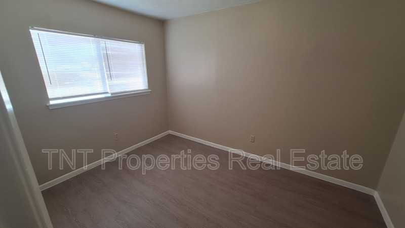 1906 Barak Ln #9 - Photo 2 of 10