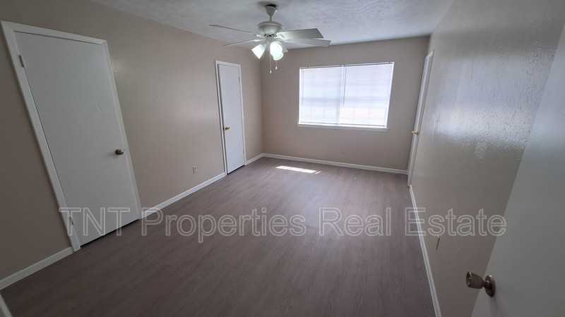 1906 Barak Ln #9 - Photo 3 of 10