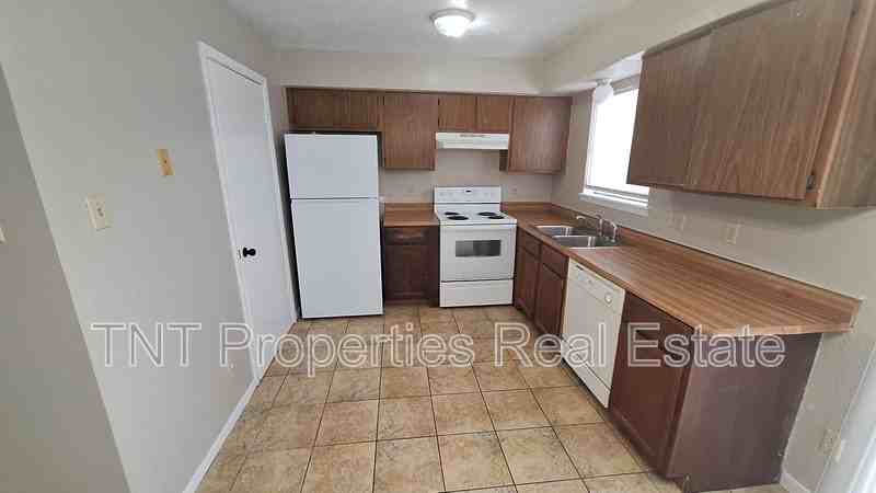 1906 Barak Ln #9 - Photo 6 of 10