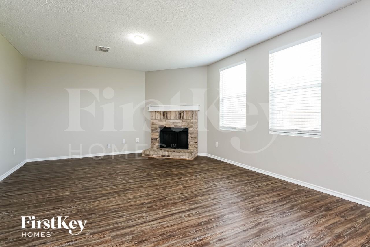 1218 Sullivan Dr - Photo 2 of 16