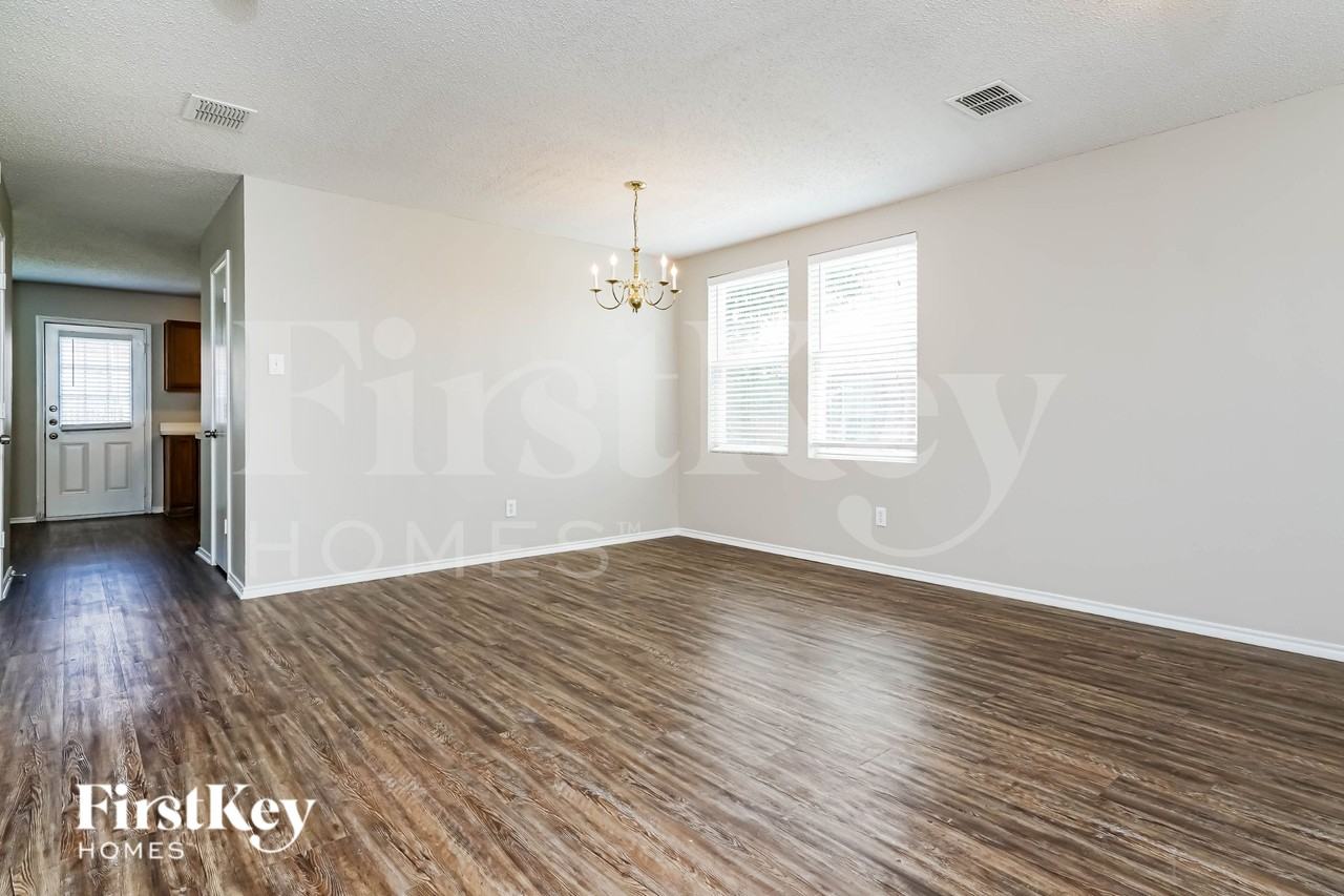 1218 Sullivan Dr - Photo 4 of 16