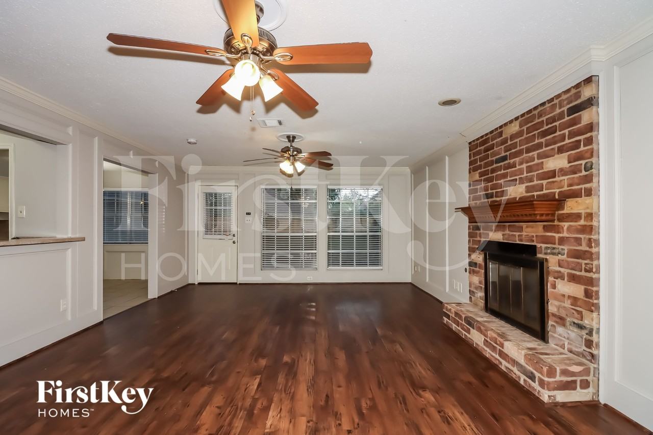 11506 Bristol Lane Ct - Photo 3 of 15