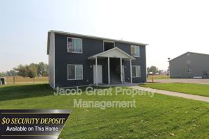 featured image of 975 Eve Dr #1
