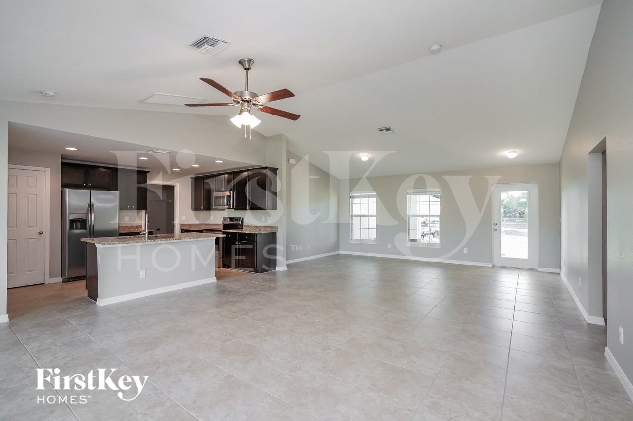 1139 Sw 29th St - Photo 2 of 15