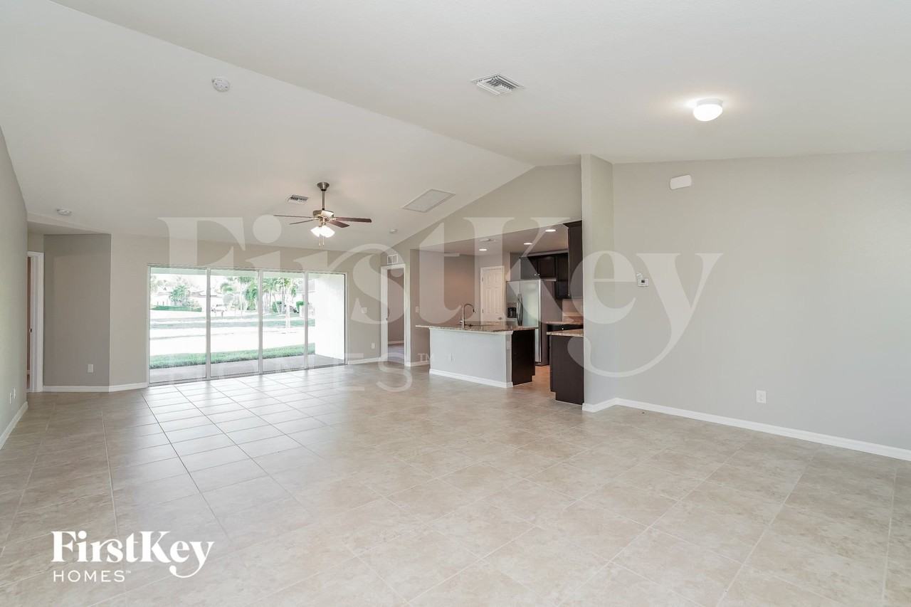1139 Sw 29th St - Photo 3 of 15