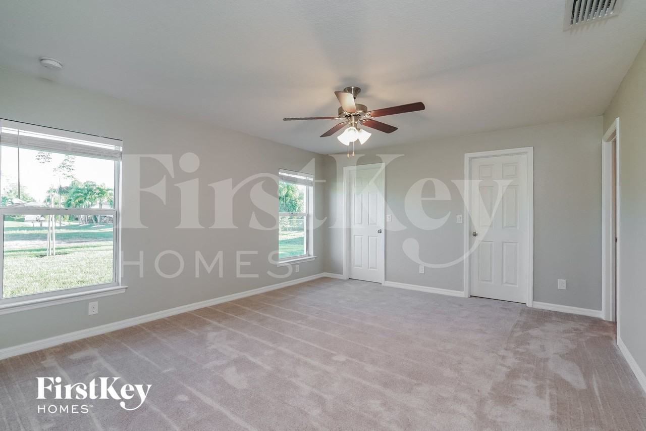 1139 Sw 29th St - Photo 7 of 15