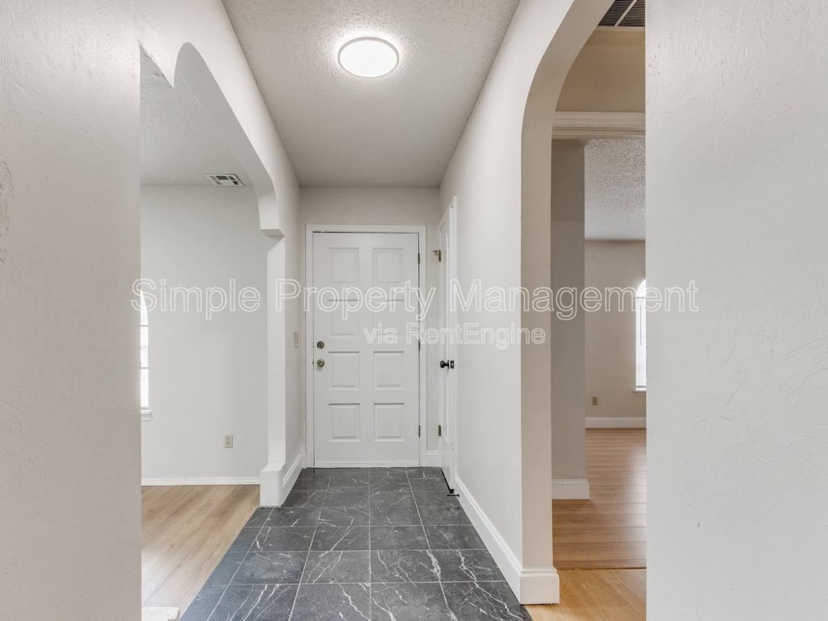 5816 Nw 90th St - Photo 2 of 10