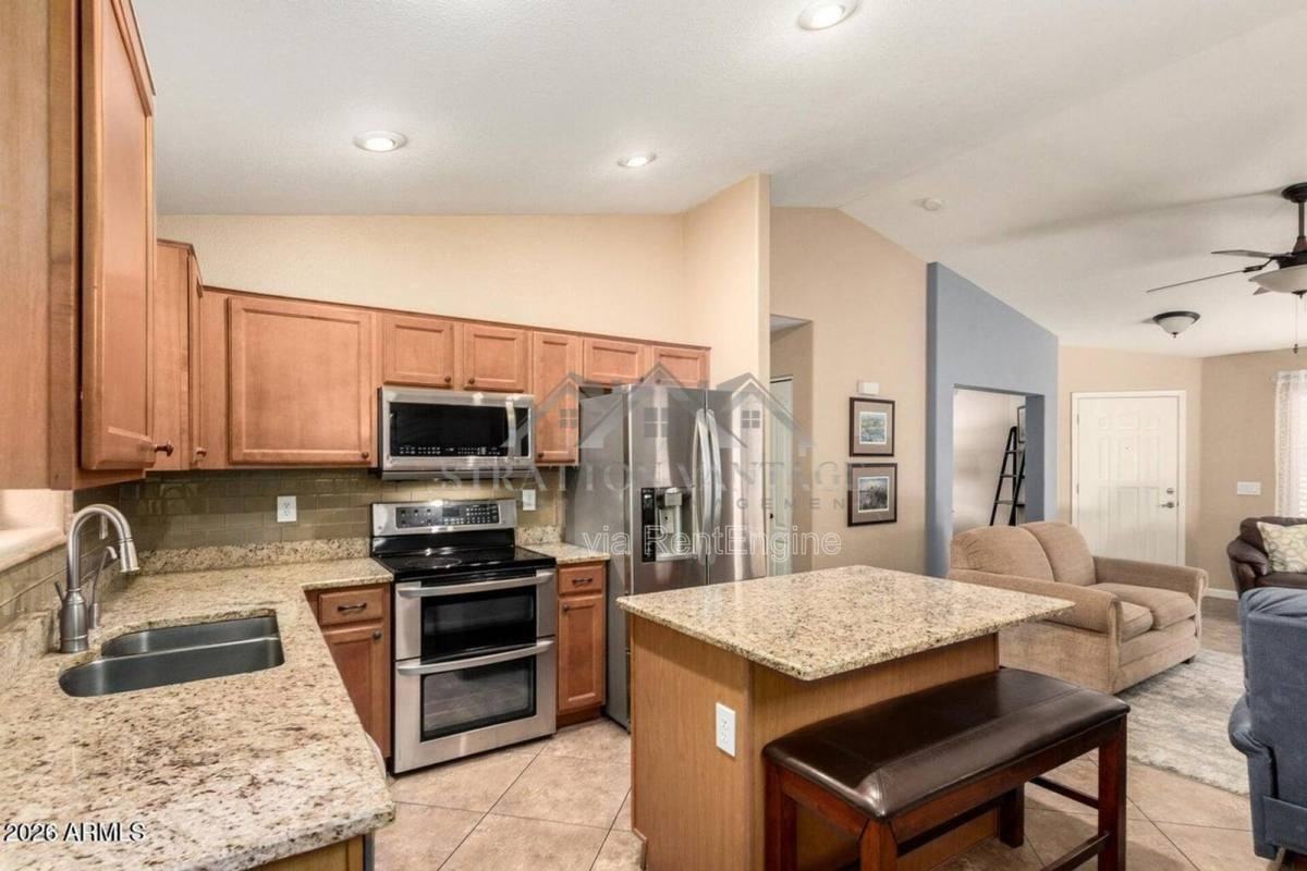 41793 W Sunland Dr - Photo 3 of 10
