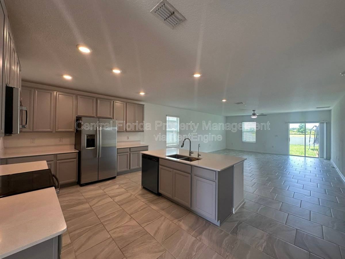 373 Pineywoods St - Photo 3 of 10