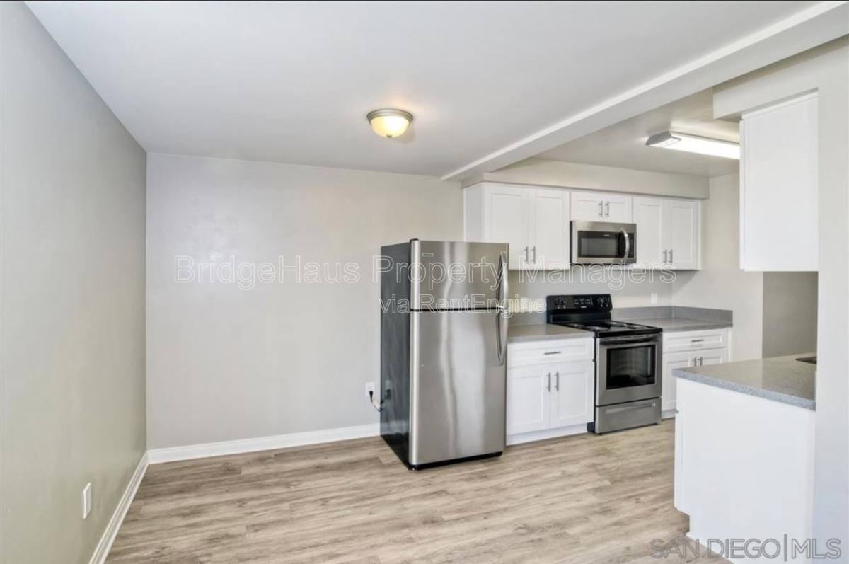 378 Moss St #14 - Photo 3 of 10