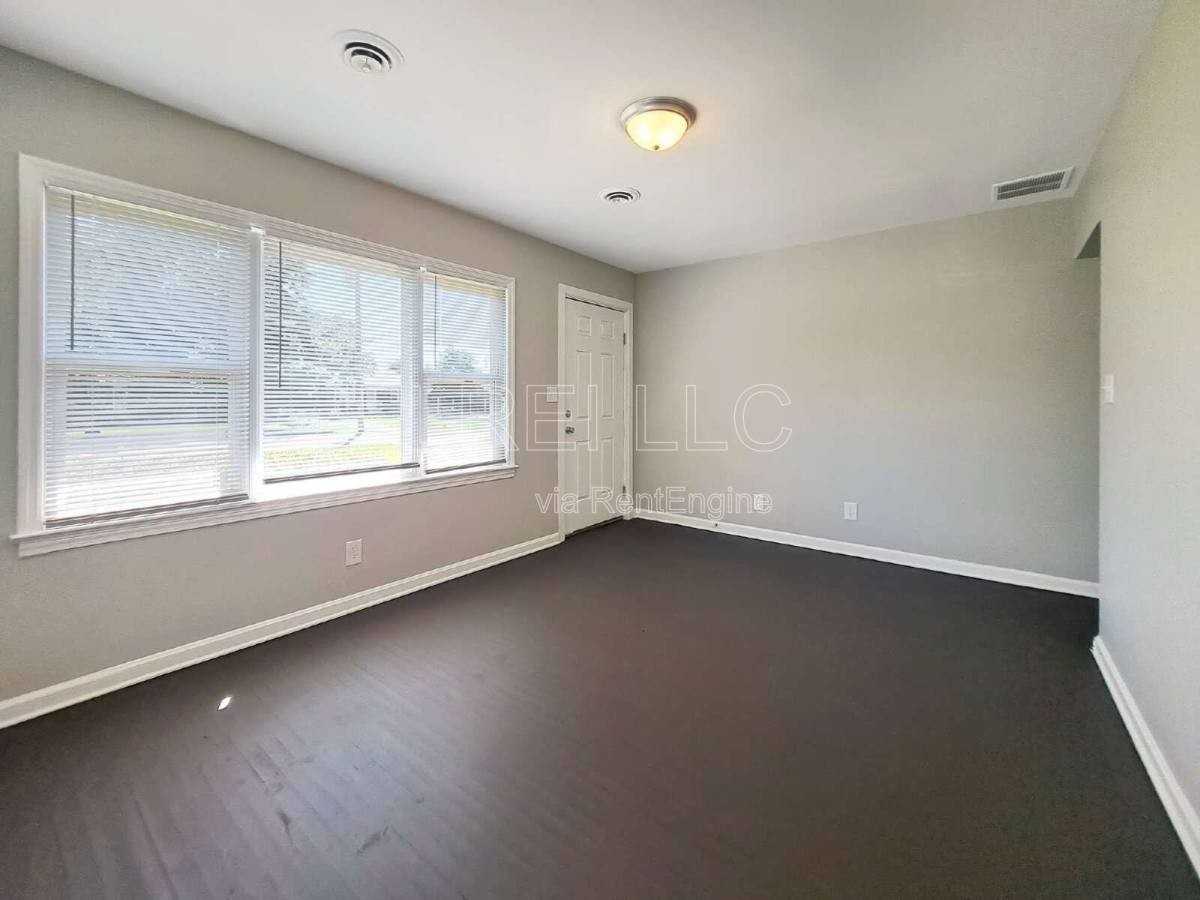 3219 Wilkie Rd - Photo 2 of 10