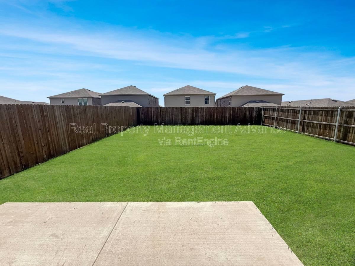 846 Breakwater Dr - Photo 2 of 10