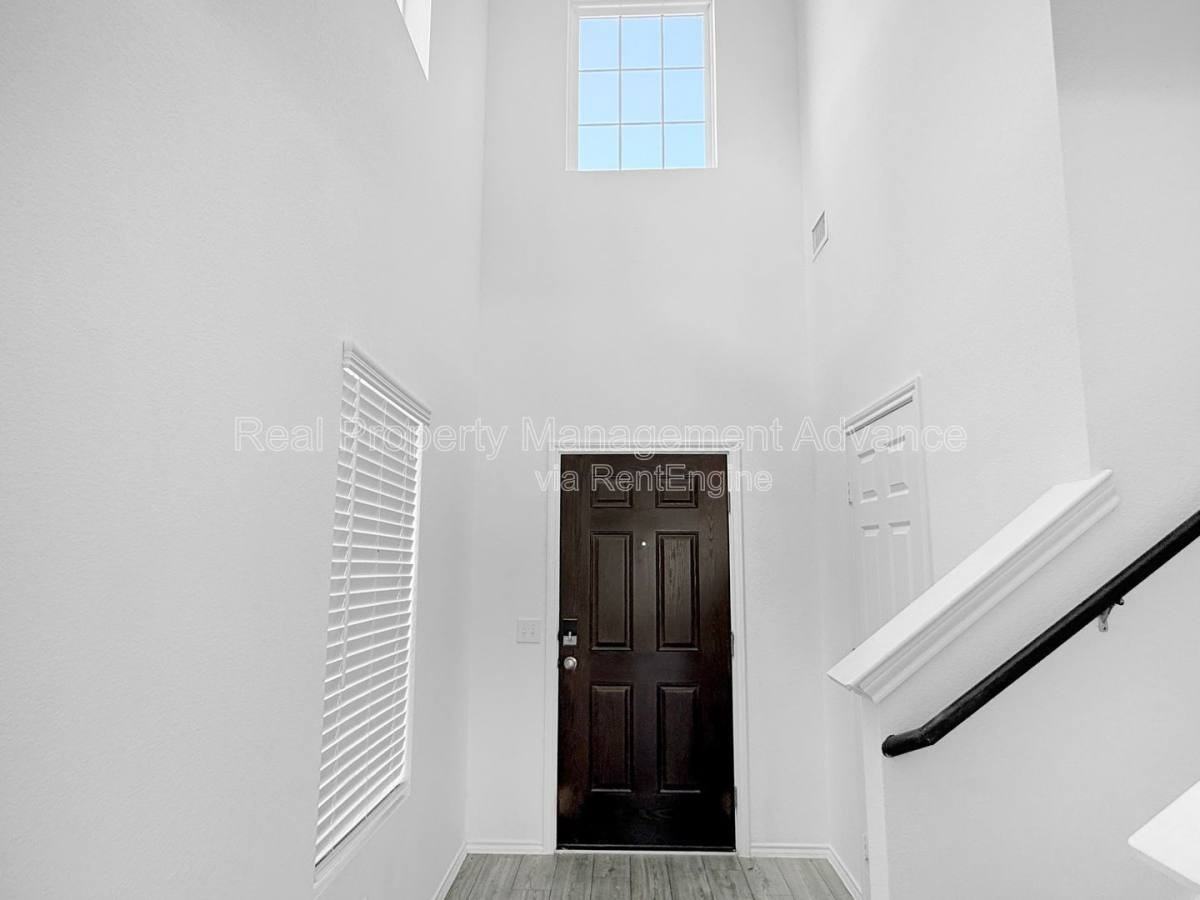 846 Breakwater Dr - Photo 3 of 10