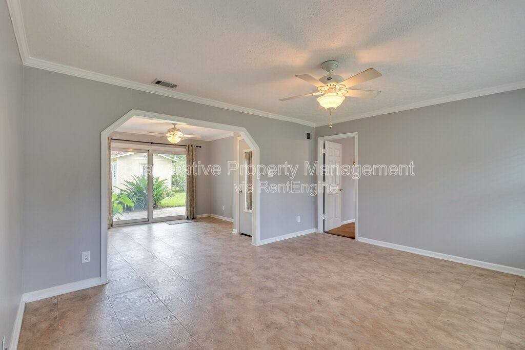 319 Tanglewood Rd - Photo 3 of 10