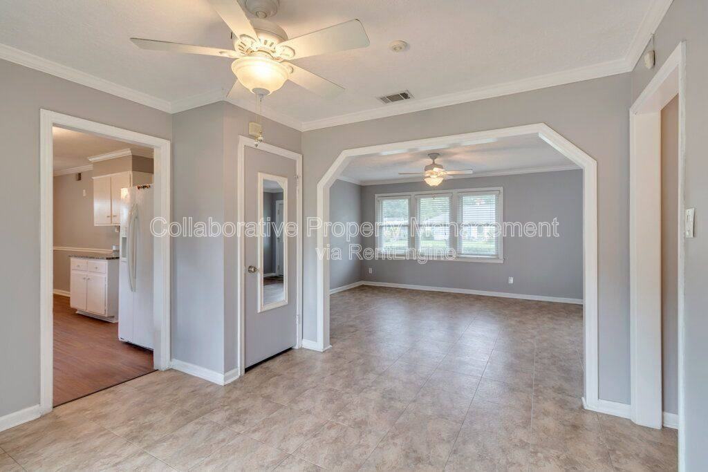 319 Tanglewood Rd - Photo 4 of 10