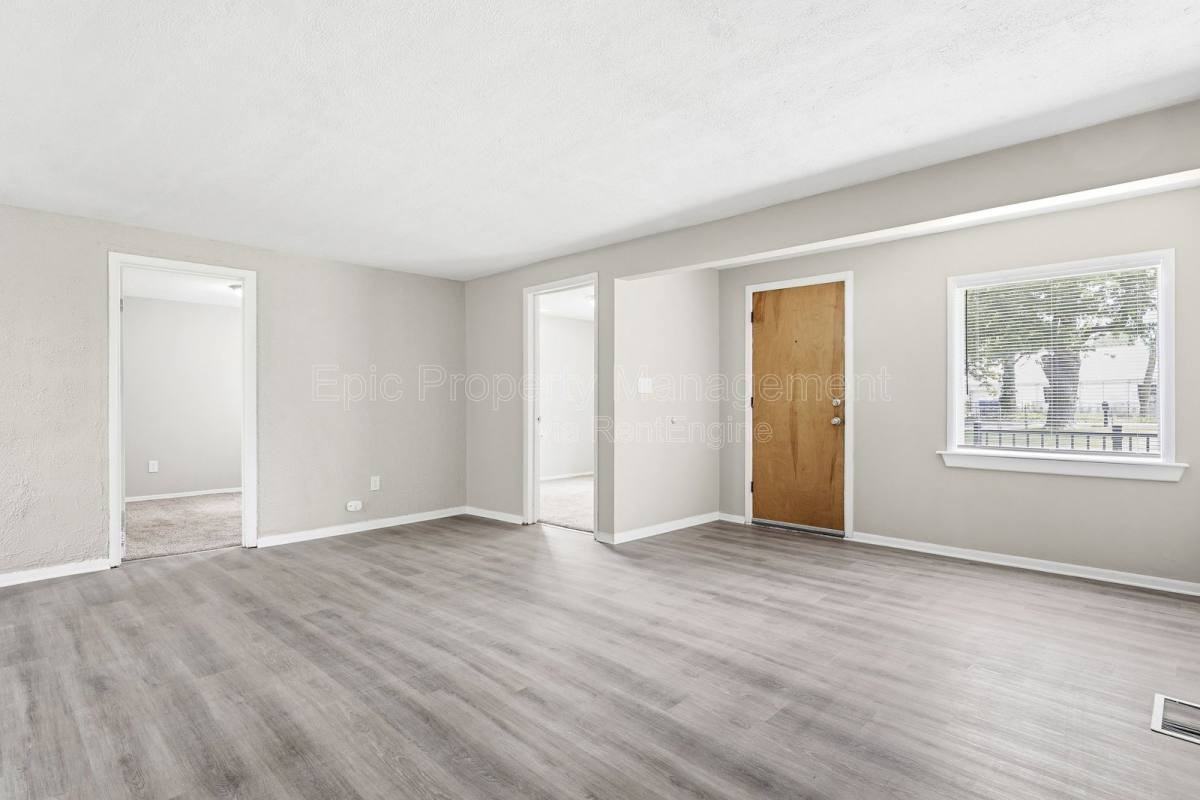 24440 Sylvan Ave - Photo 6 of 10
