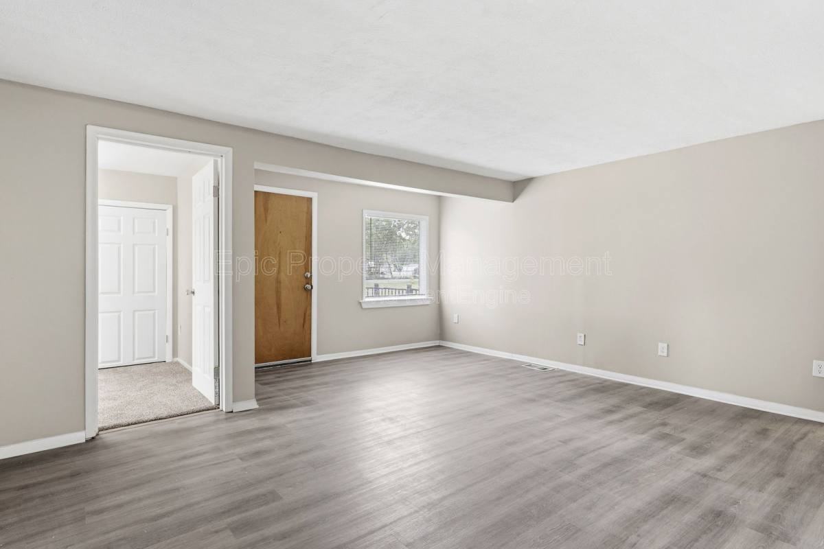 24440 Sylvan Ave - Photo 7 of 10