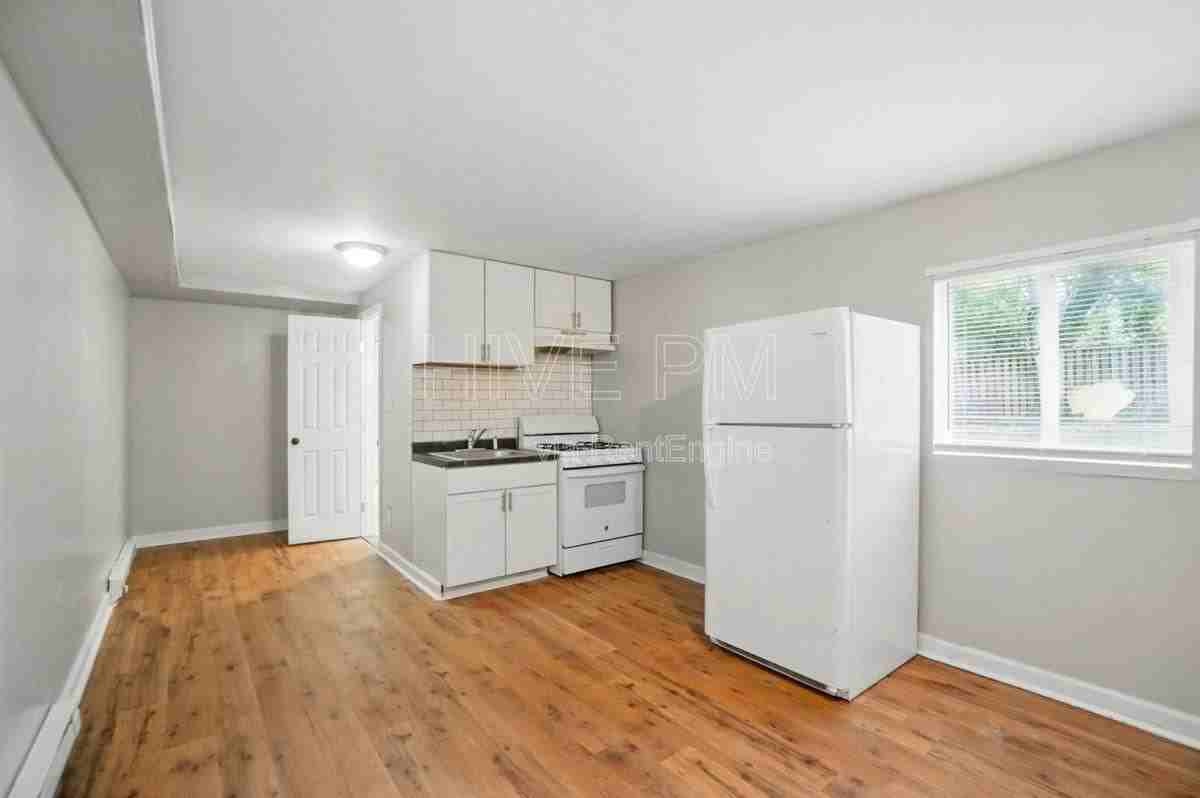 39 Wuest St #5 - Photo 6 of 10