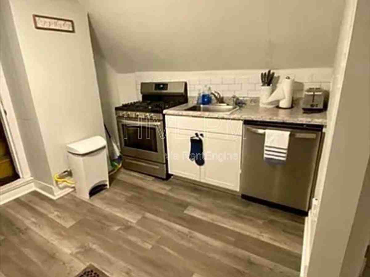 2033 Maple Ave #4 - Photo 2 of 10