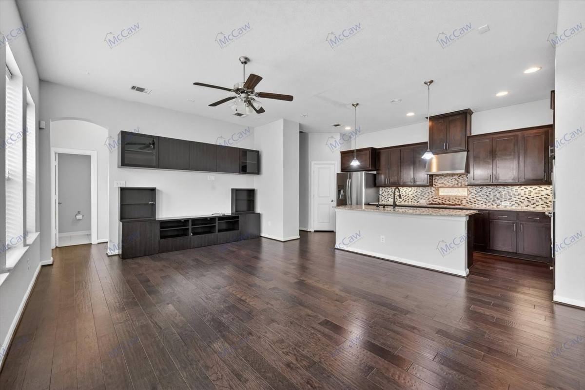 6607 Deleon St - Photo 2 of 10