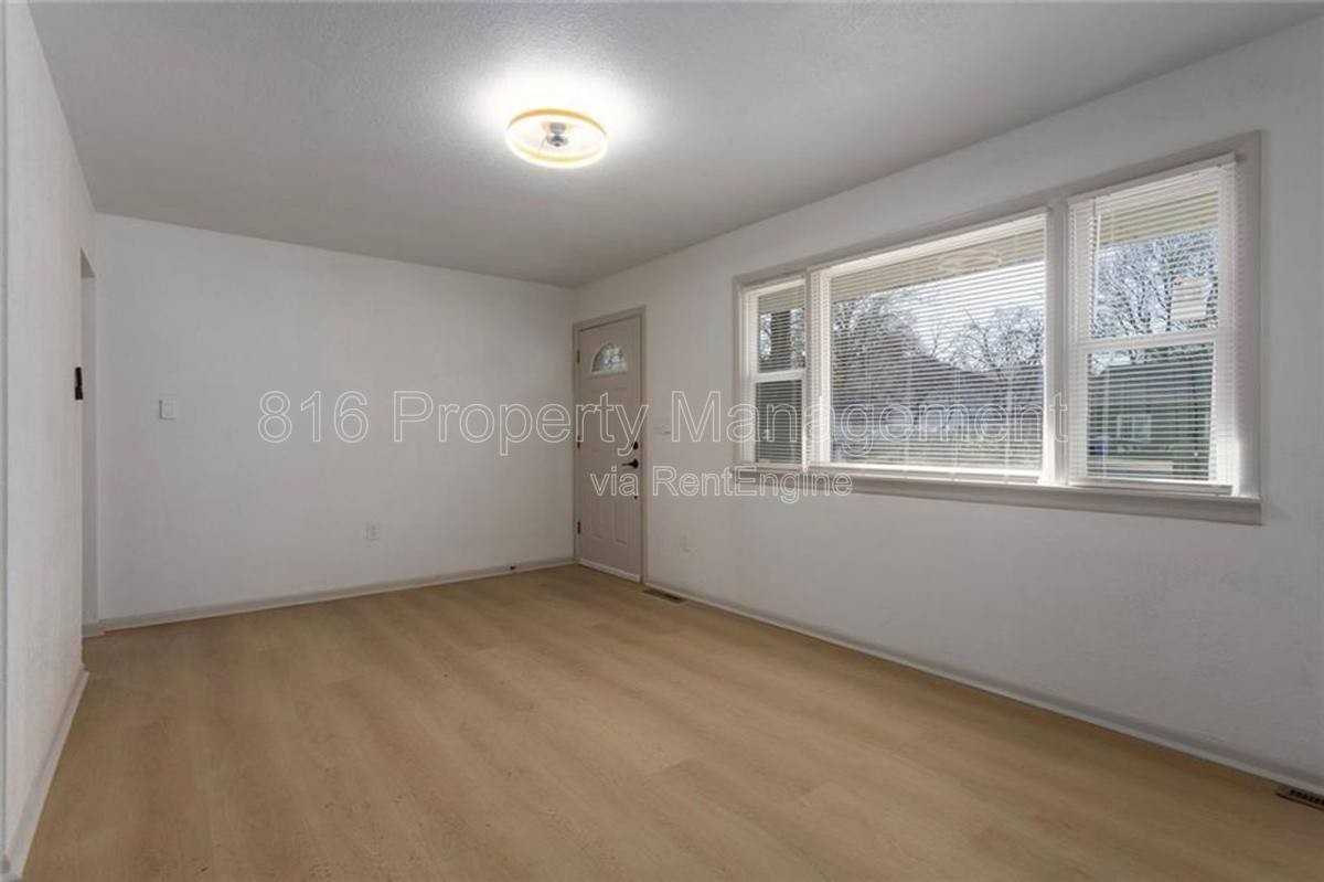 609 Se Florence Ave - Photo 3 of 10