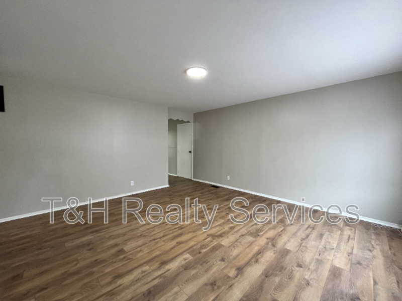 7845 Bonita Ct - Photo 4 of 16